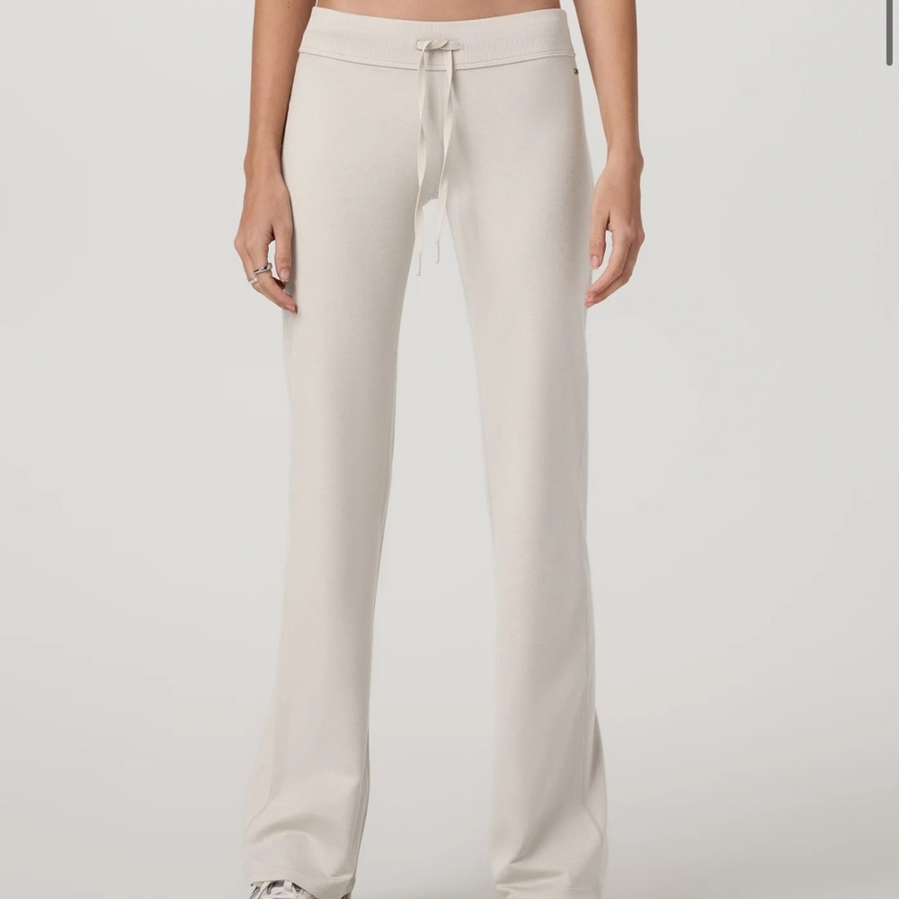 Vuori halo low rise slim flare pant